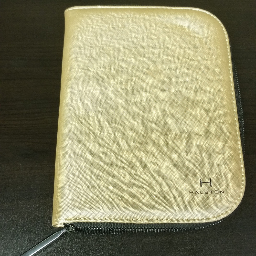 NWOT Halston Jewelry Traveling Case - Ivory